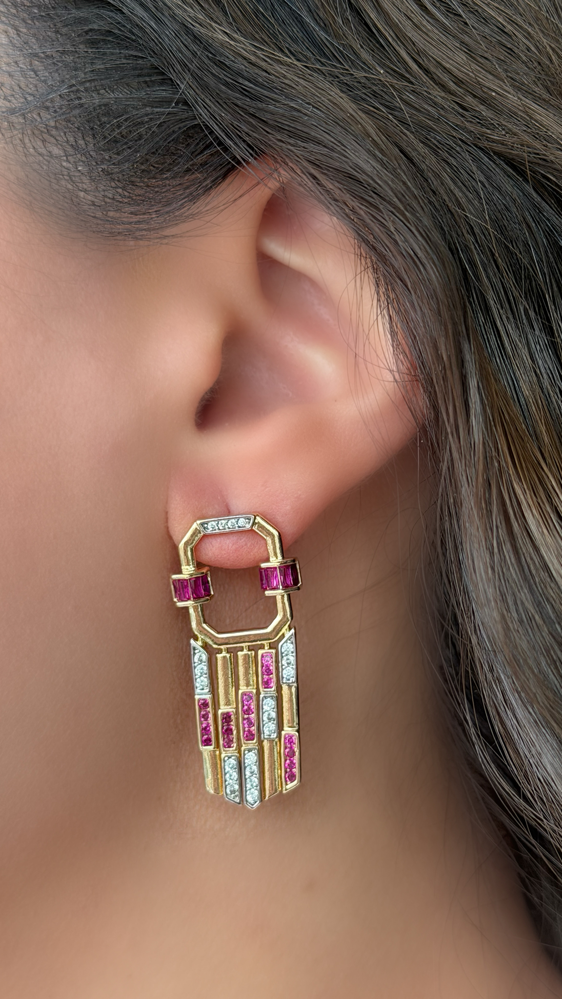 Sarkıt Pembe Beyaz Taşlı Gold Küpe