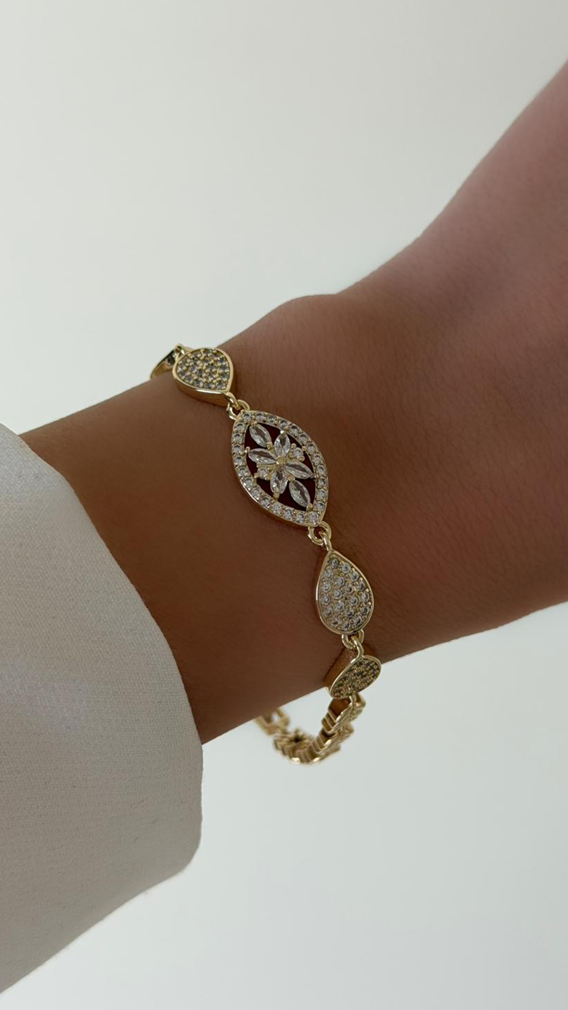 Buğday Kenarlı Ortası Çiçekli Gold Bileklik