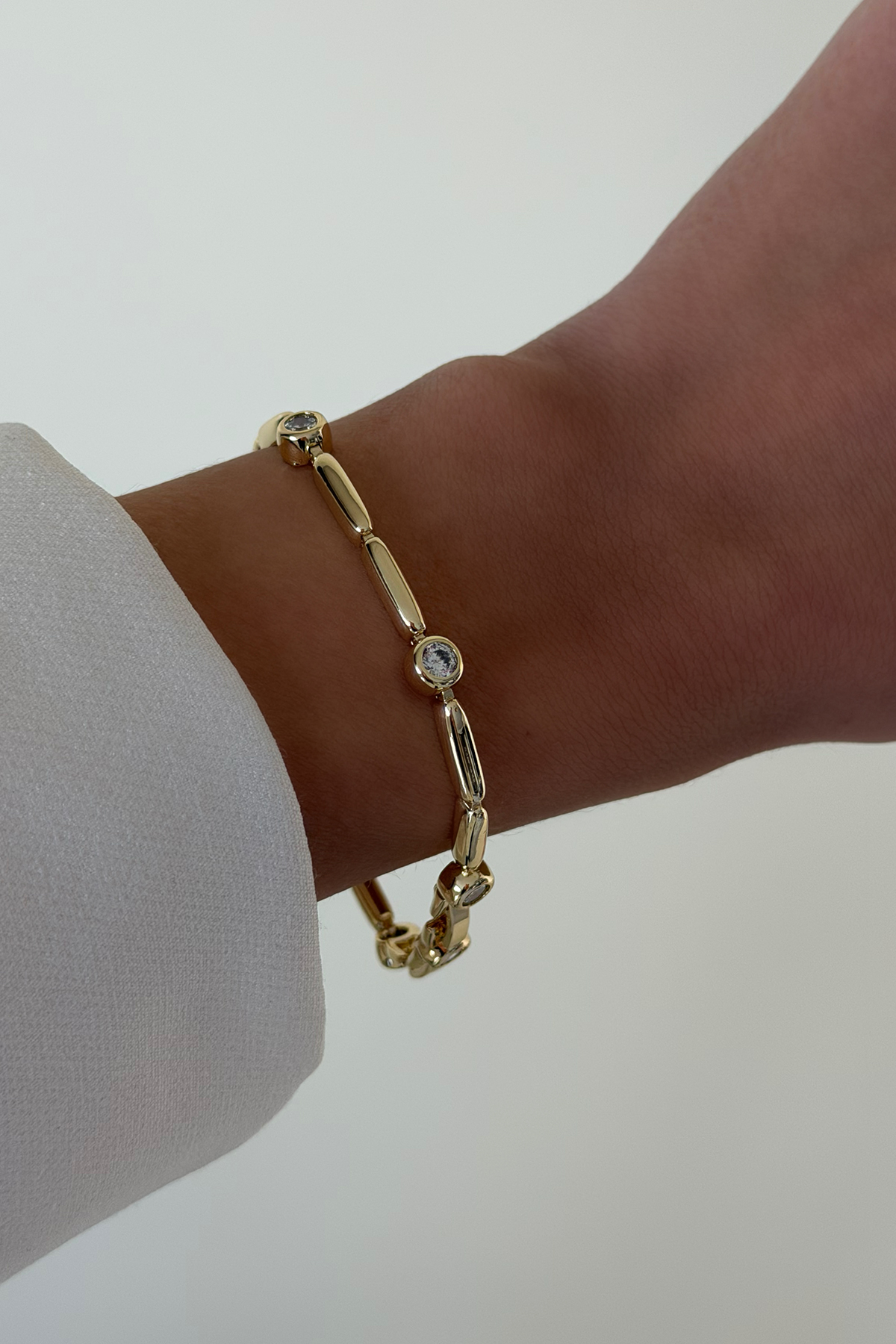 Arpa Model Taşlı Gold Bileklik