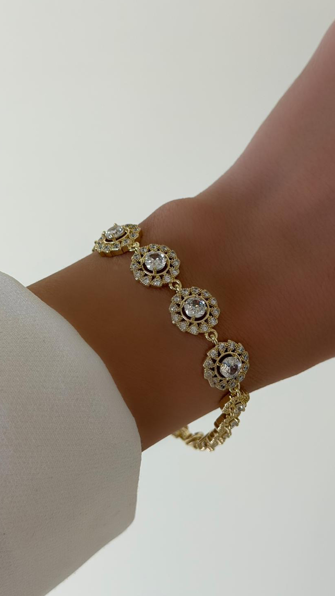 Baget Taşlı Dörtlü Çiçek Model Gold Bileklik