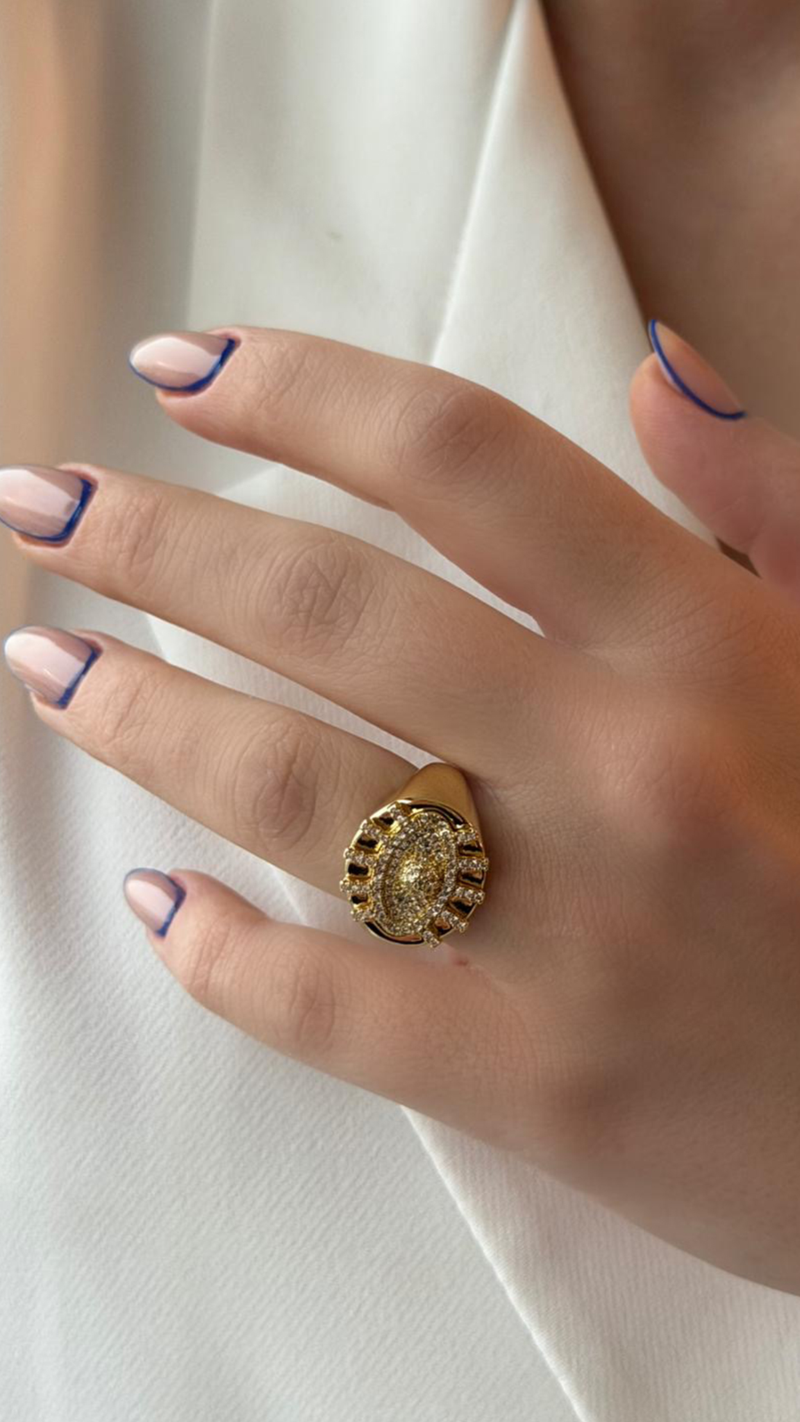 Göz Detaylı Büyük Çerçeveli Ayarlanabilir Gold Yüzük