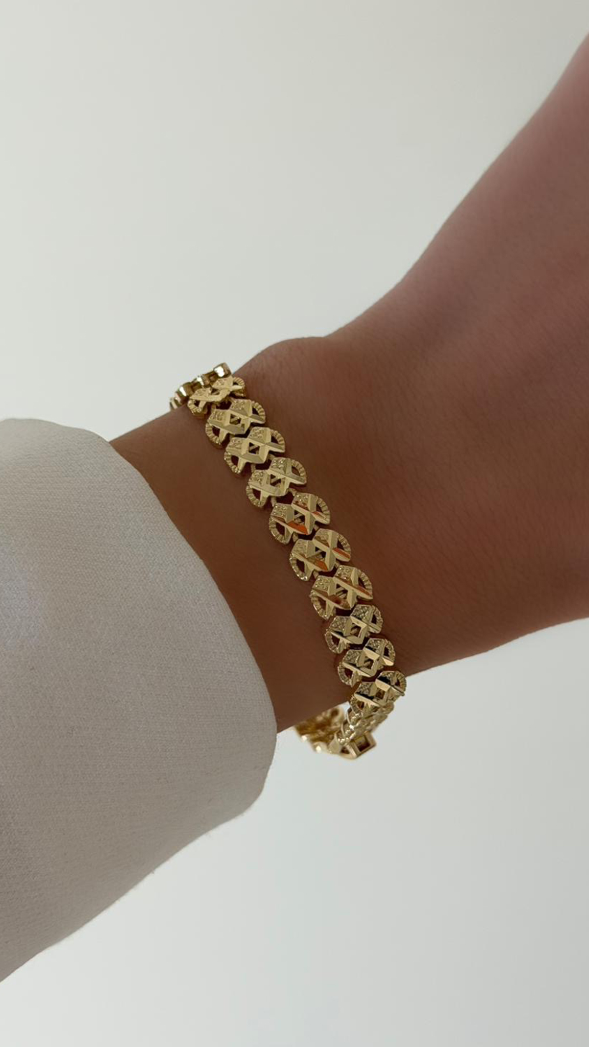 İşleme ve Kabartma Detaylı Gold Bileklik