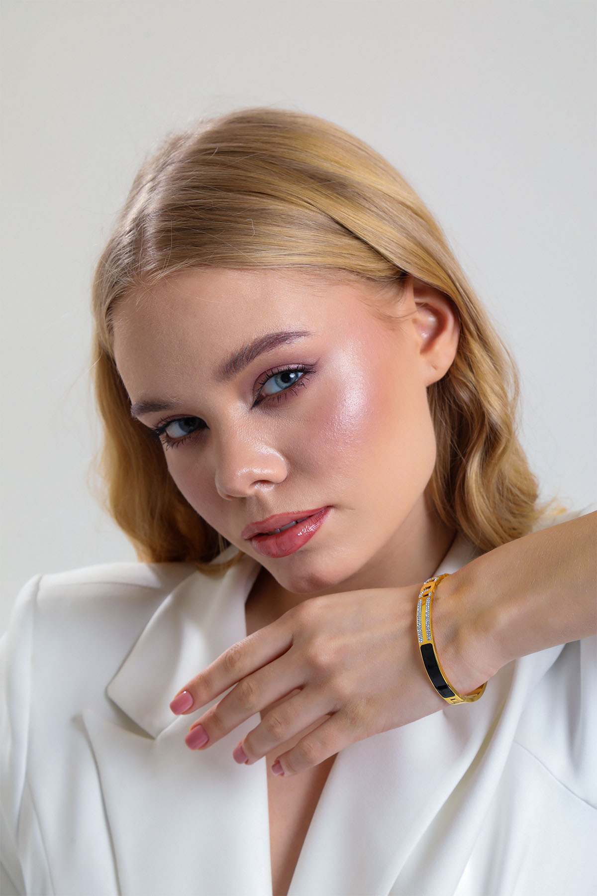 Siyah Şerit Model Gold Altın Kaplama Bileklik